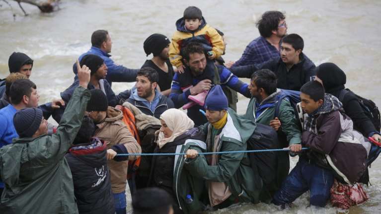 LIVE εικόνα από τη μεγάλη φυγή των προσφύγων στην Ειδομένη