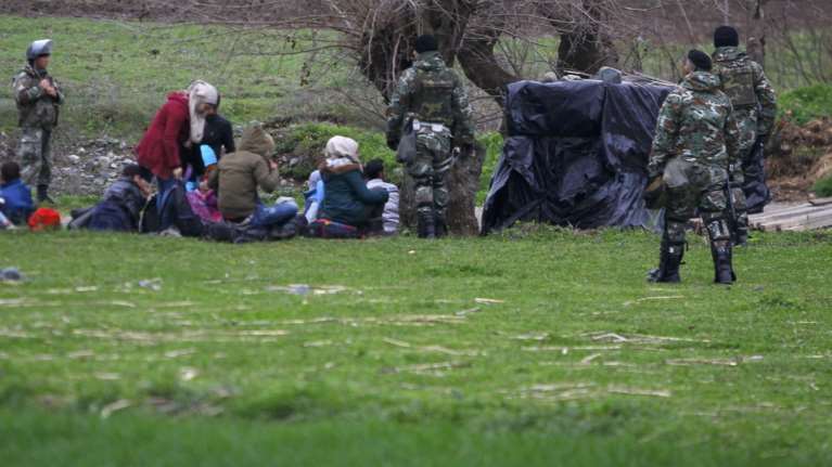 Ζητάνε πρόστιμο 250 ευρώ από τους Ελληνες οι Σκοπιανοί