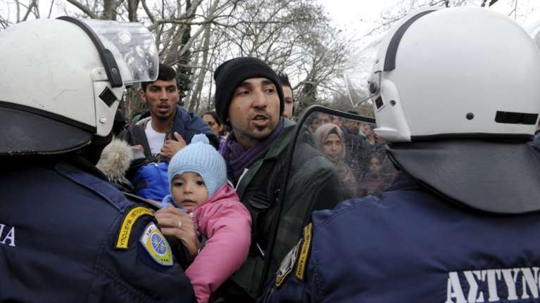 Τρία σενάρια για τους διακινητές των φυλλαδίων στην Ειδομένη