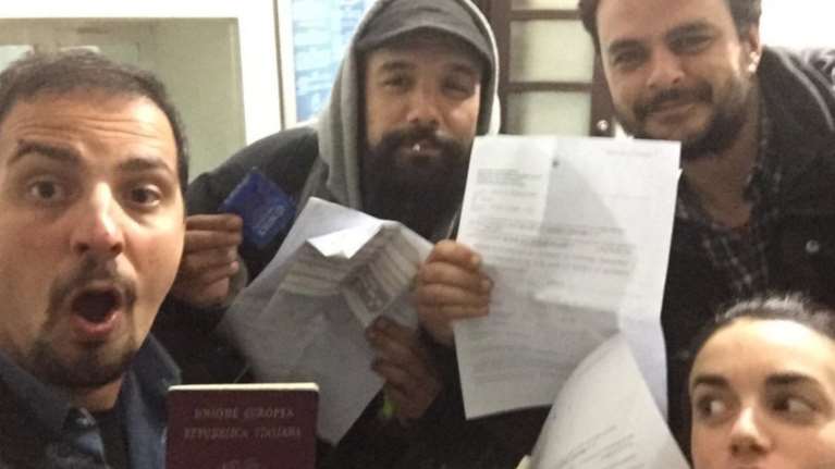 Η selfie των ρεπόρτερ στην ΠΓΔΜ μετά την απελευθέρωσή τους