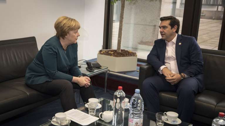 Η Μέρκελ παρέπεμψε τον Τσίπρα στον Σόιμπλε και το Eurogroup για το χρέος