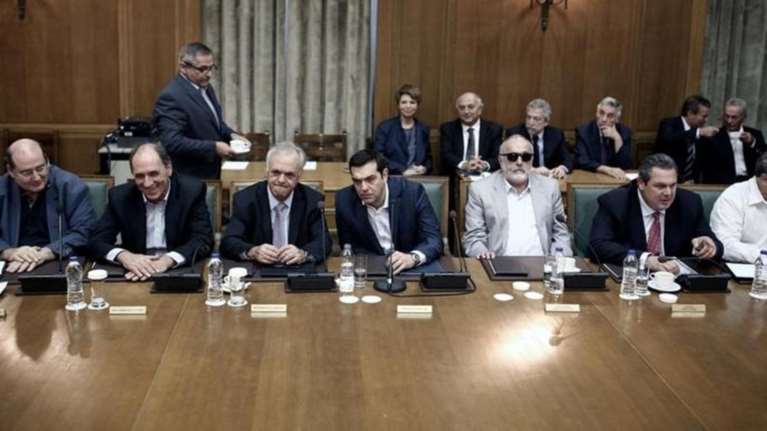 Reuters: Ποιους θα «θυσιάσει» ο Τσίπρας στον ανασχηματισμό για το χρέος