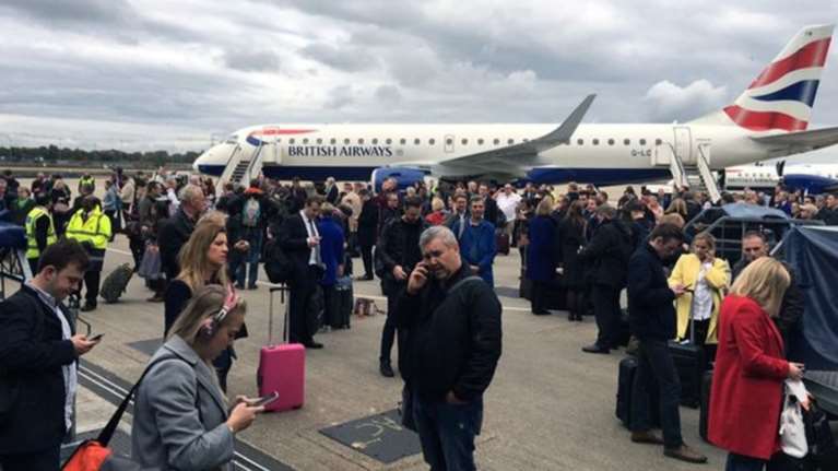Εκκενώθηκε το αεροδρόμιο του Λονδίνου λόγω πυρκαγιάς