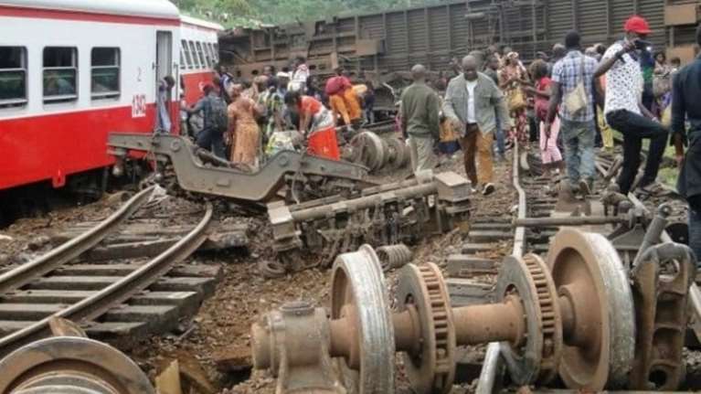 Περισσότεροι από 53 οι νεκροί σε εκτροχιασμό αμαξοστοιχίας