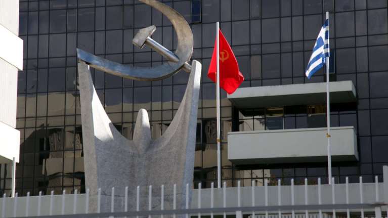 ΚΚΕ: Στάχτη στα μάτια ο &quot;πόλεμος&quot; Τσίπρα κατά διαπλοκής