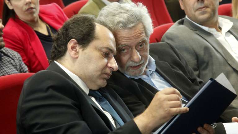 Διεθνή ΜΜΕ: Φεύγουν Δρίτσας - Σπίρτζης στον ανασχηματισμό