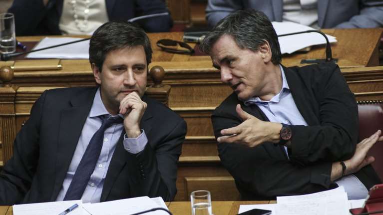 Αφορολόγητο και εργασιακά τα &quot;αγκάθια&quot; στην αξιολόγηση