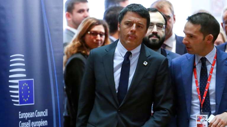 Με βέτο στον προϋπολογισμό της Ε.Ε. απειλεί ο Ρέντσι
