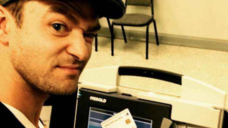 Ερευνα για την selfie του Τζάστιν Τίμπερλεϊκ την ώρα της ψήφου