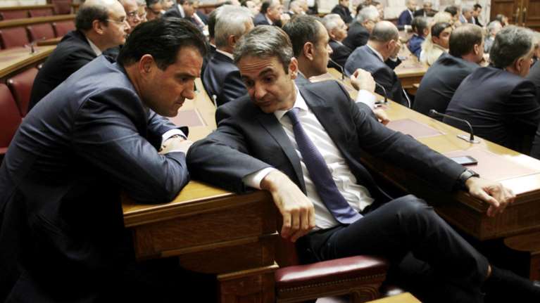 Το «σταυρόλεξο» του Άδωνι θέλει να λύσει ο Κυριάκος Μητσοτάκης