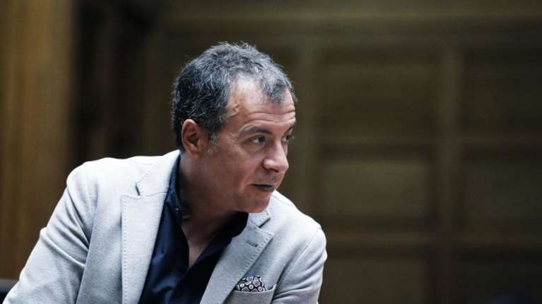 Θεοδωράκης: Εδώ και τώρα πολιτική λύση για τα κανάλια