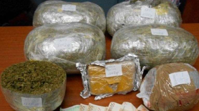 Ναρκωτικά όλων των ειδών και λαθραίο καπνό σε σπίτι 35χρονου