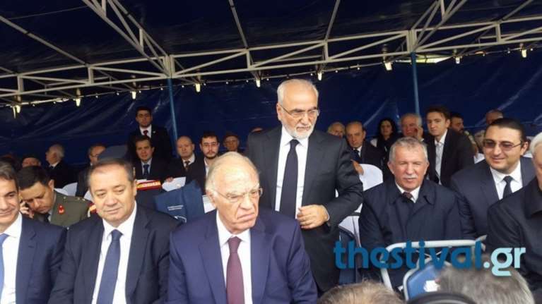 Στην εξέδρα των επισήμων για την παρέλαση και ο Ιβάν Σαββίδης