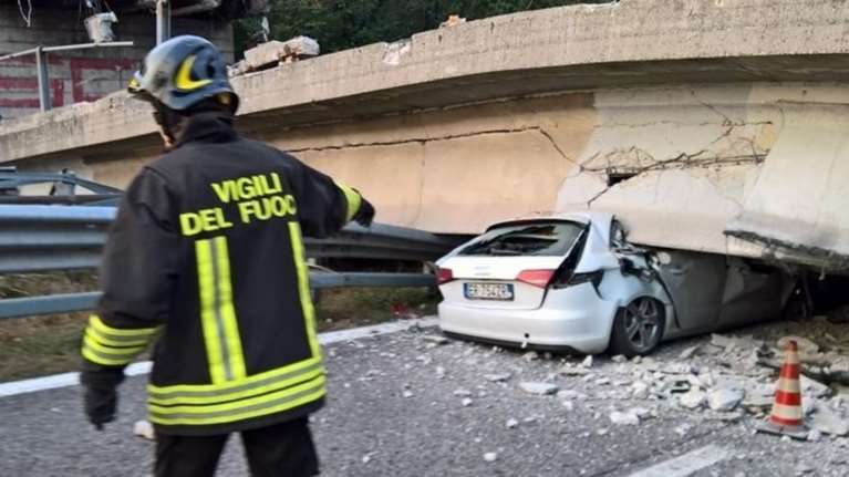 Τραγωδία στην Ιταλία από κατάρρευση ανισόπεδου κόμβου