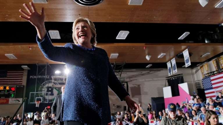 Κλίντον προς FBI: Δώστε τώρα όλα τα στοιχεία που διαθέτετε