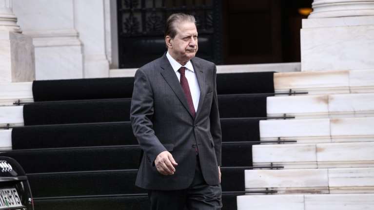 Η έκπληξη Πολύδωρα: Eλιγμός ή αλλαγή πλεύσης από την κυβέρνηση;