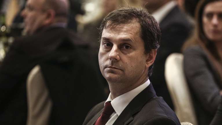 Θεοχάρης για Πολύδωρα: Λύση πανικού, ευτελίζουν τους θεσμούς