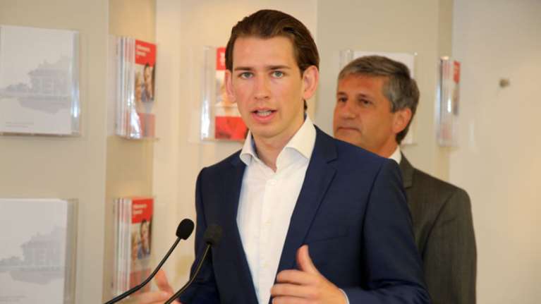 Υποχρεωτική εργασία για τους πρόσφυγες ζητάει ο υπ. Εξ. της Αυστρίας