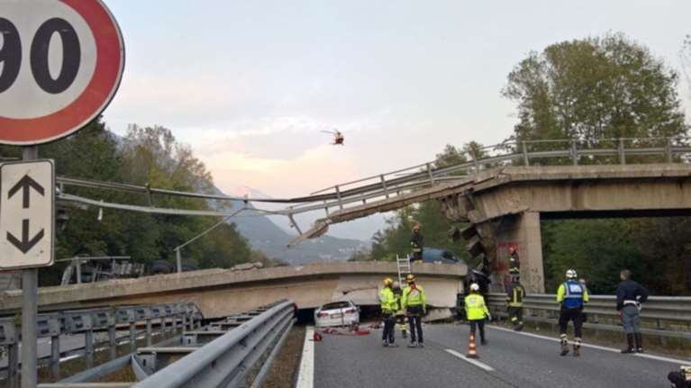 Βίντεο - σοκ: Η στιγμή της κατάρρευσης της γέφυρας στην Ιταλία