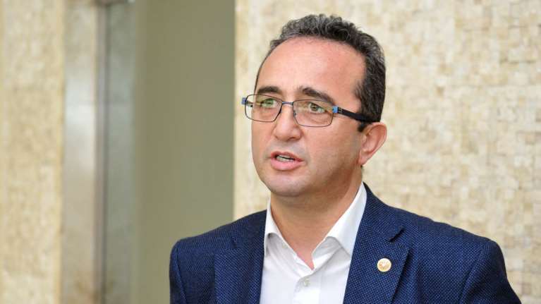 Πυροβόλησαν τον αντιπρόεδρο του τουρκικού Ρεπουμπλικανικού κόμματος