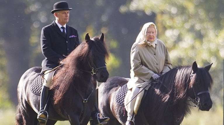 Η Βασίλισσα Ελισάβετ αρνείται να εγκαταλείψει την ιππασία