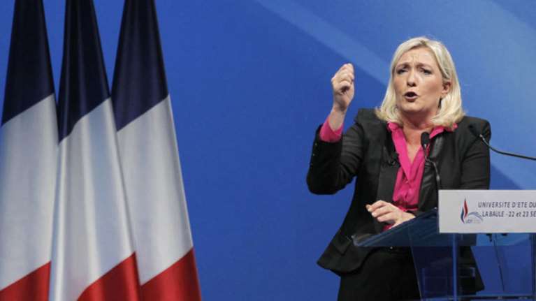 Η ΕΕ ζητά από τη Λεπέν 340.000 ευρώ για μισθούς δύο βοηθών της