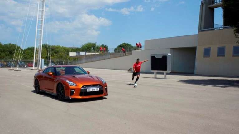 Στήνει και 11άδα για το Champions League η Nissan! (video)