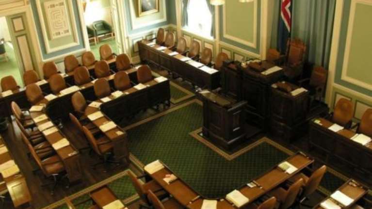 Αυξάνεται κατά 44% η βουλευτική αποζημίωση  για να μην...υποκύπτουν