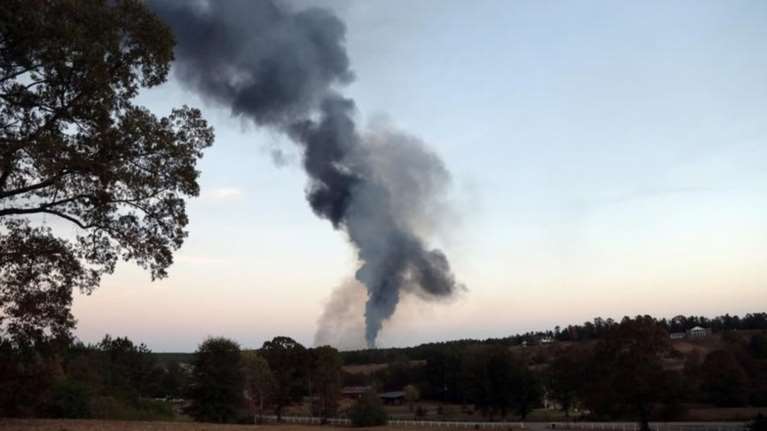 Ορατές οι συνέπειες από την έκρηξη σε αγωγό βενζίνης στις ΗΠΑ