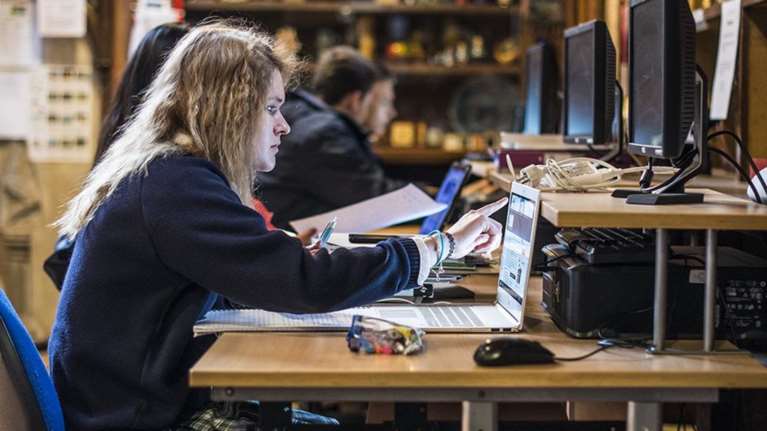 Γιατί οι γονείς και κηδεμόνες στην Ισπανία κήρυξαν ...απεργία