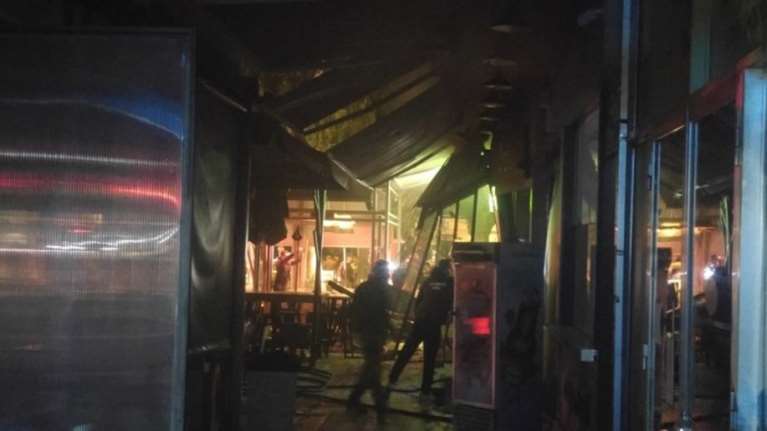 Τέσσερις τραυματίες από τη φωτιά σε πιτσαρία στα Χανιά [ΕΙΚΟΝΕΣ-ΒΙΝΤΕΟ]