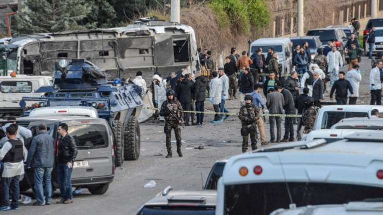 Βομβιστική επίθεση στο κέντρο του Ντιγιάρμπακιρ