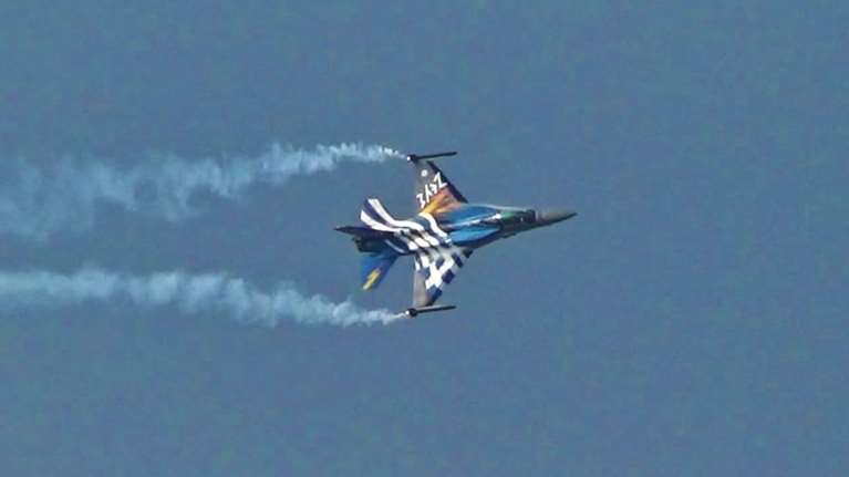 Γιατί πετούν σήμερα μαχητικά αεροπλάνα στον ουρανό της Αττικής