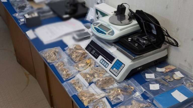 Αστυνομικοί έπιναν... καφέ με τους αρχιμαφιόζους Ρομά,  απίστευτοι διάλογοι