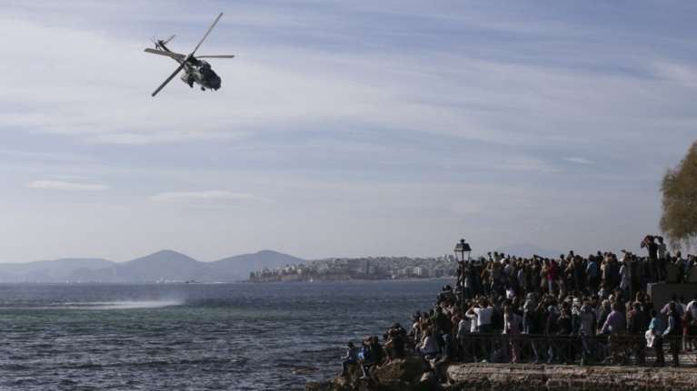 Σκηνικό «πολέμου» ο Φλοίσβος:Εντυπωσιακή επίδειξη της Πολεμικής Αεροπορίας