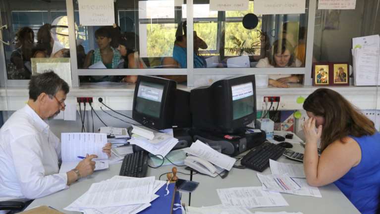 Δέσμευση τραπεζικών λογαριασμών για 870.000 φορολογούμενους