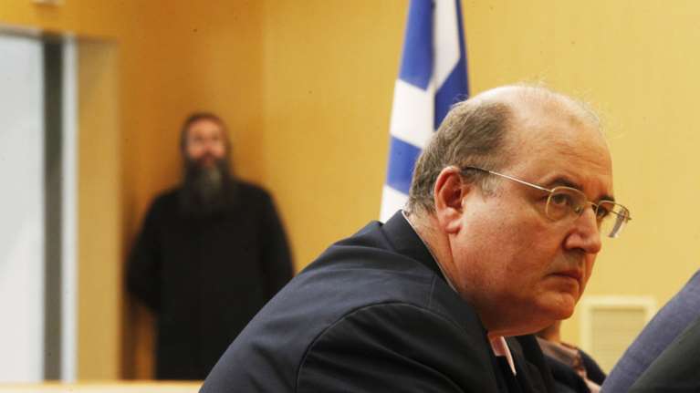 Η...σατανική φωτογραφία από το αντίο Φίλη στο υπ. Παιδείας