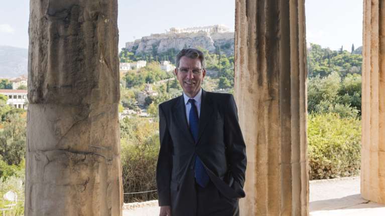 «Καμπανάκια» από τον πρέσβη των ΗΠΑ με φόντο τον Παρθενώνα - φωτό -