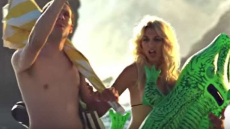 Οταν Σπυροπούλου και Μπόσνιακ έπαιζαν μαζί σε διαφήμιση. Την θυμάστε;