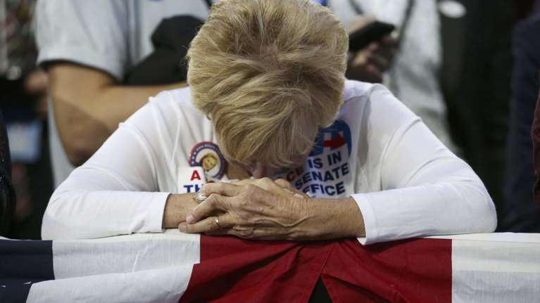 Λεπτό προς λεπτό το θρίλερ που ανέδειξε νικητή τον Τραμπ