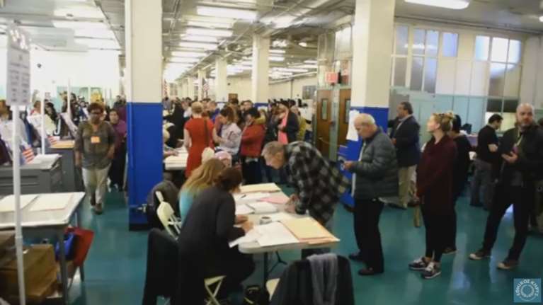 Πλήθος Ελληνοαμερικανών στα εκλογικά τμήματα της Αστόριας