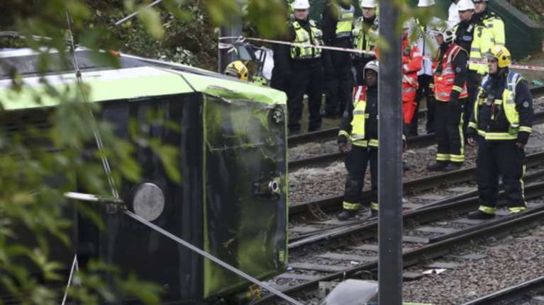 Λονδίνο:Πέντε νεκροί και πολλοί τραυματίες σε εκτροχιασμό τραμ σε σήραγγα