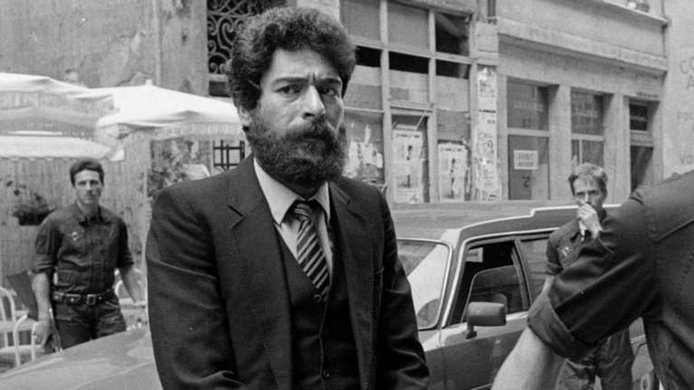 Για έγκλειστο σε γαλλικές φυλακές η χειροβομβίδα στην πρεσβεία