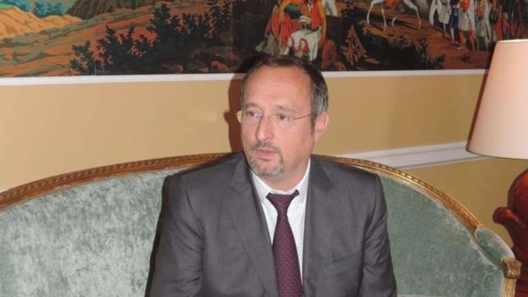 Γάλλος πρέσβης: Μείνετε ήρεμοι αλλά σε επαγρύπνηση