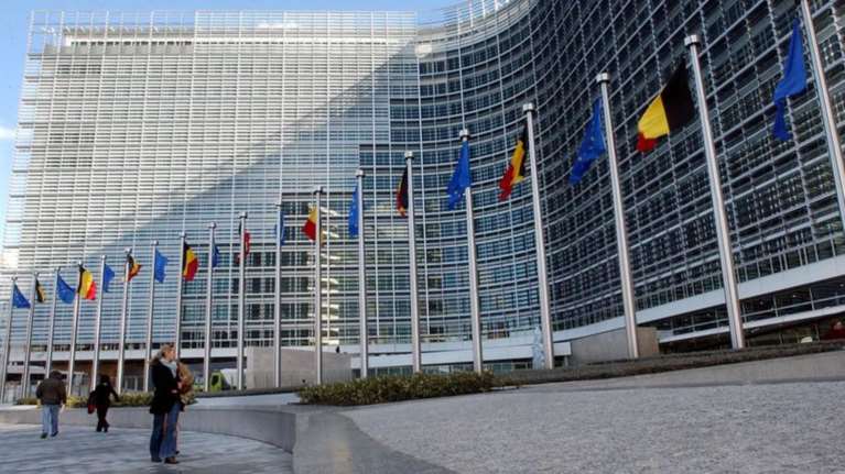 Εκθεση Κομισιόν: Η έκρηξη φόρων προκαλεί κινδύνους