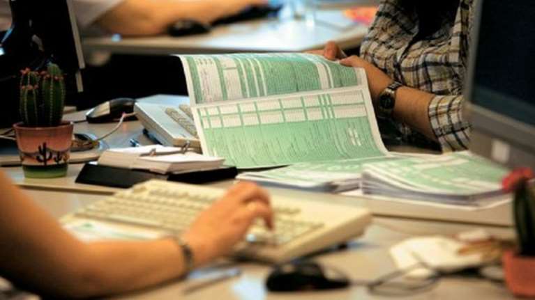 Eπιστροφή φόρου μέσω «συμψηφισμών» ξεκινούν άμεσα οι εφορίες