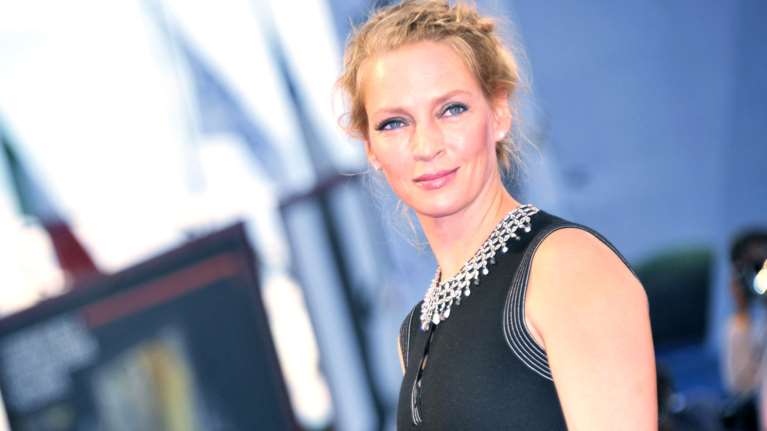 Η Ούμα Θέρμαν έγινε μελαχρινή - η τεράστια αλλαγή της [Εικόνα]