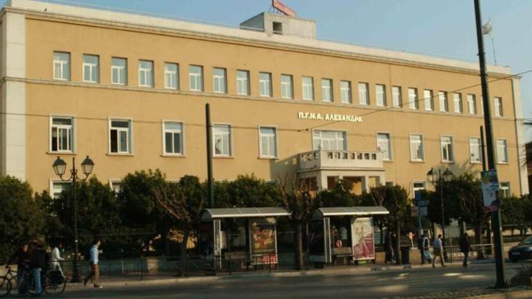 Ηλικιωμένος έπεσε στο κενό από τον 5ο όροφο του «Αλεξάνδρα»