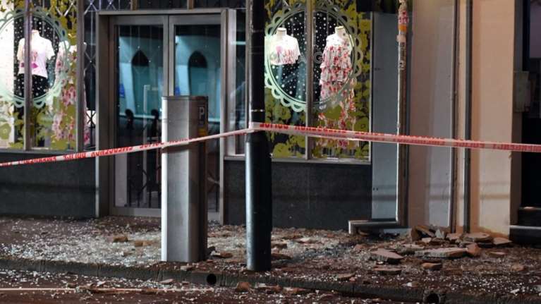 Δύο νεκροί και ζημιές 2 δισ. από τον σεισμό των 7,8 Ρίχτερ