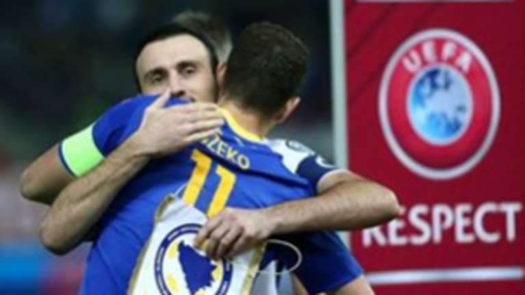 Η απάντηση των διεθνών στο εμετικό πανό για τη Σρεμπρένιτσα